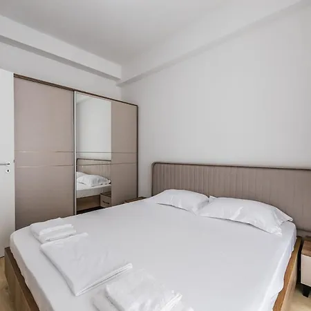 Appartement & Quiet Flat 1br By Pikhost Tirana